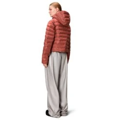 Rains - Lohja Short Puffer Jacket W3T2 - Casual Jacket -Bergfreunde rains lohja short puffer jacket w3t2 casual jacket detail 3