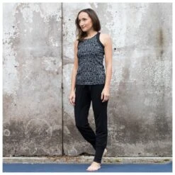 Super.natural - Women's Essential Cuffed Pant - Tracksuit Trousers 9 Super.natural - Women's Essential Cuffed Pant - Tracksuit Trousers -Bergfreunde supernatural womens essential cuffed pant tracksuit trousers detail 2