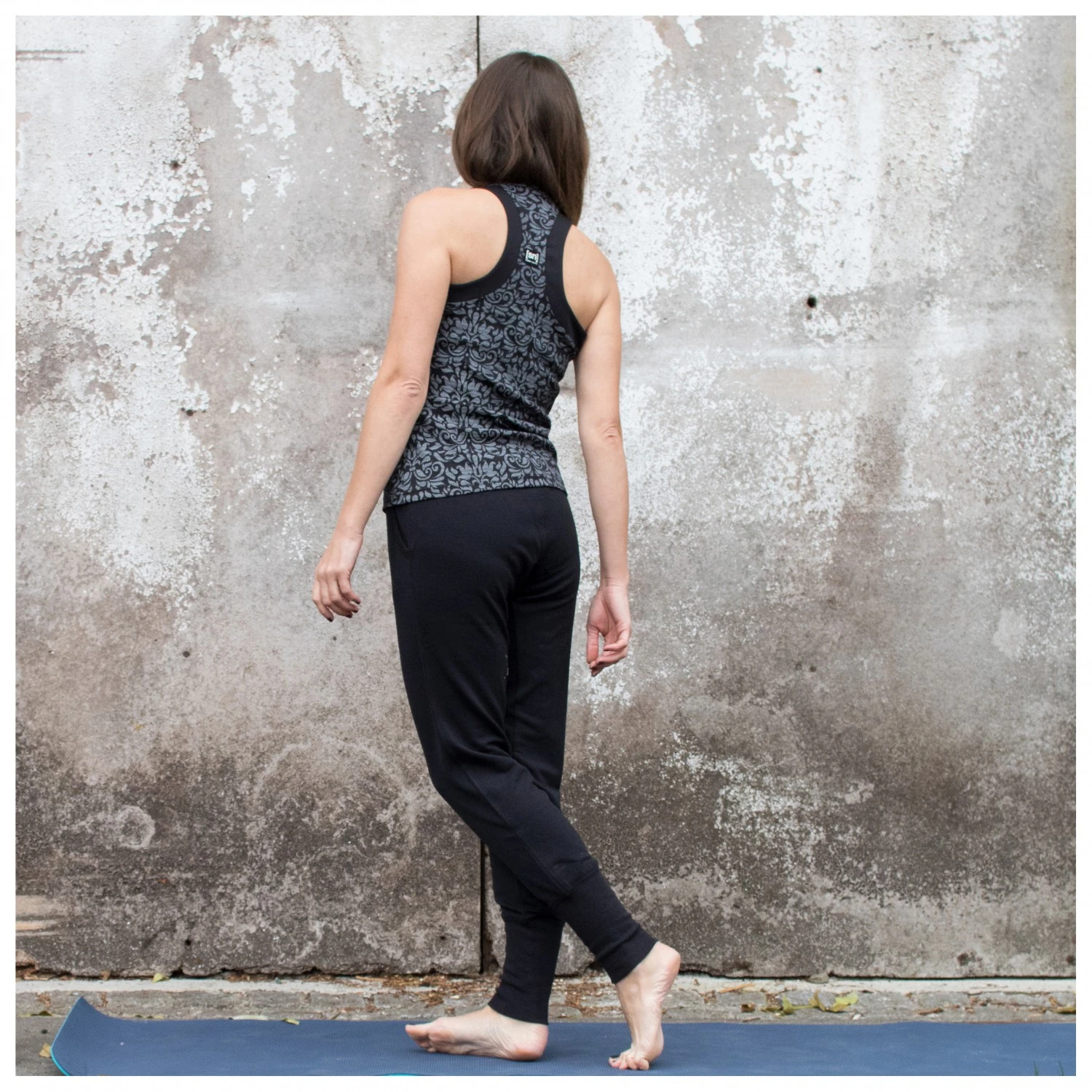 Super.natural - Women's Essential Cuffed Pant - Tracksuit Trousers 5 Super.natural - Women's Essential Cuffed Pant - Tracksuit Trousers - Image 3