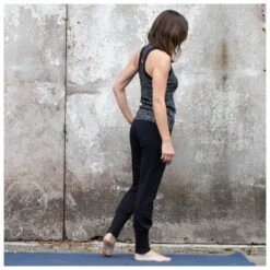 Super.natural - Women's Essential Cuffed Pant - Tracksuit Trousers 11 Super.natural - Women's Essential Cuffed Pant - Tracksuit Trousers -Bergfreunde supernatural womens essential cuffed pant tracksuit trousers detail 4